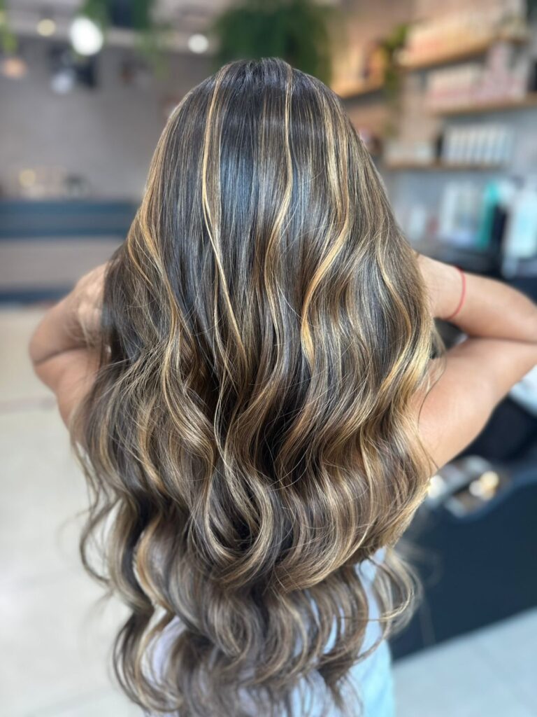 Coloração e mechas – Studio Martinelli, Jardim Santa Fé, São Paulo - SP – foto 4