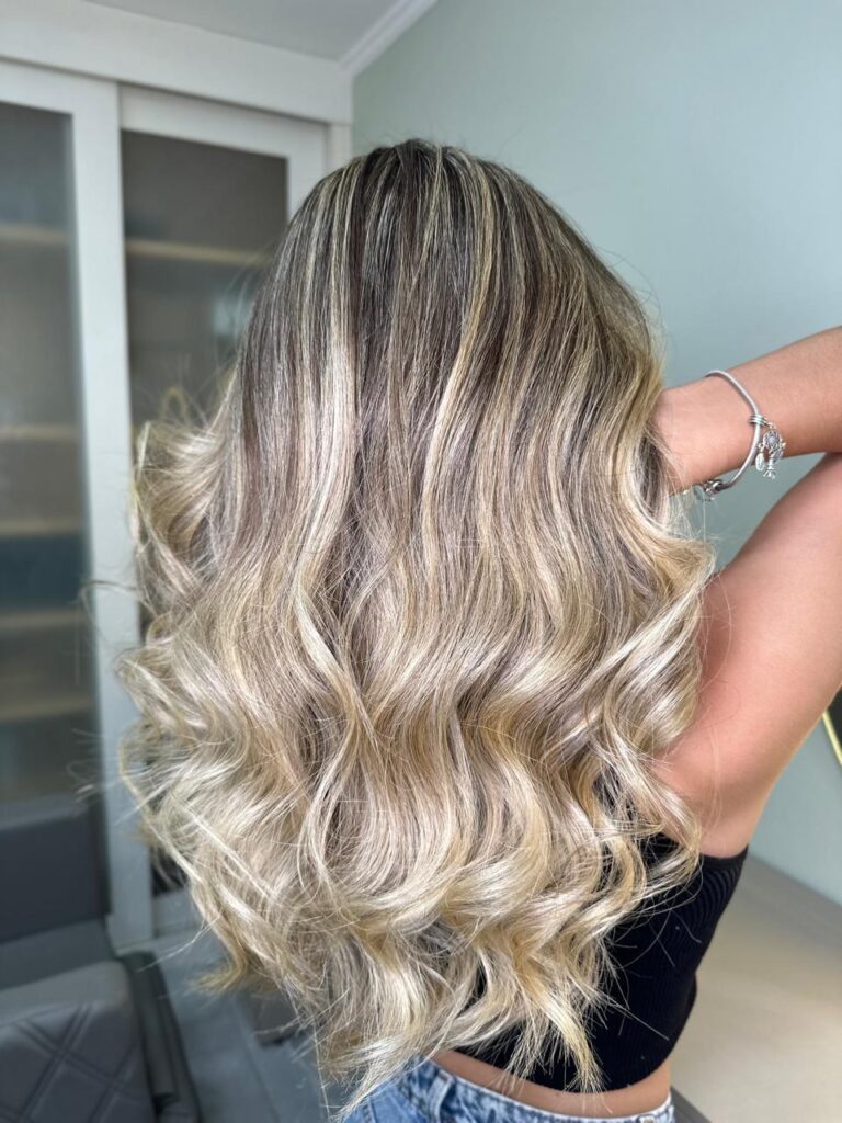 Coloração e mechas – Studio Martinelli, Jardim Santa Fé, São Paulo - SP – foto 2